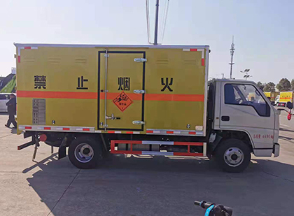 天台爆破器材运输车技术升级与安全合规新趋势